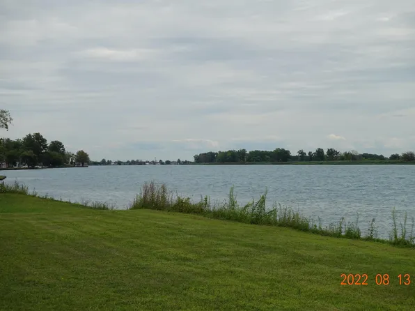 9450 S Channel Dr, Harsens Island, MI 48028