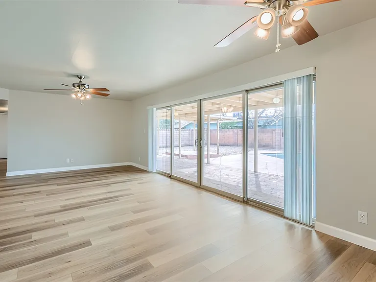 8725 E Valley View Rd — Photo 4