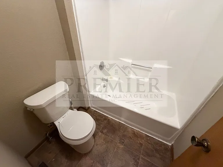 3 bd/1.5 ba townhome - 3556 NE Independence Ave, Lee's Summit, MO 64064 // Rent $1425 (end unit) — Photo 14