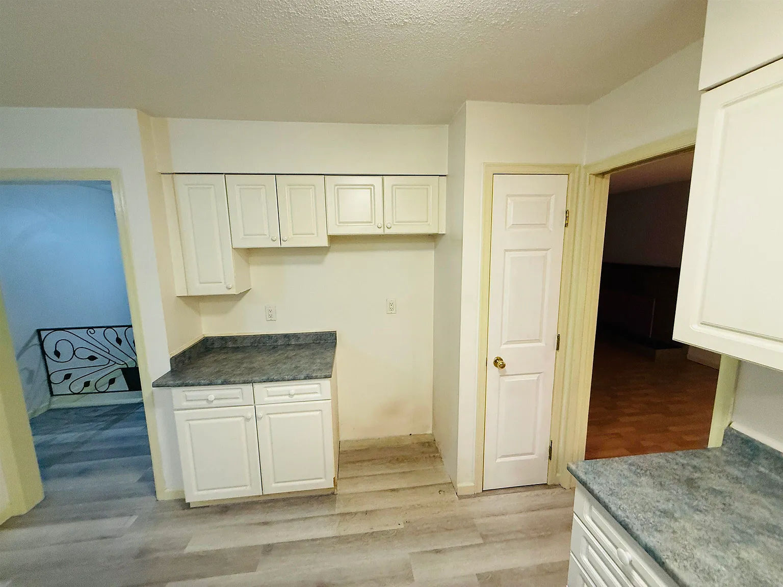 3 bed, 2574 sqft, $3,900 — Photo 3