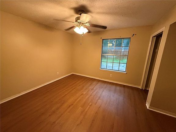 3rd image of 957 Navco Rd