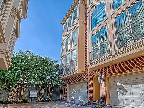 2nd image of 2518 N Boulevard Park