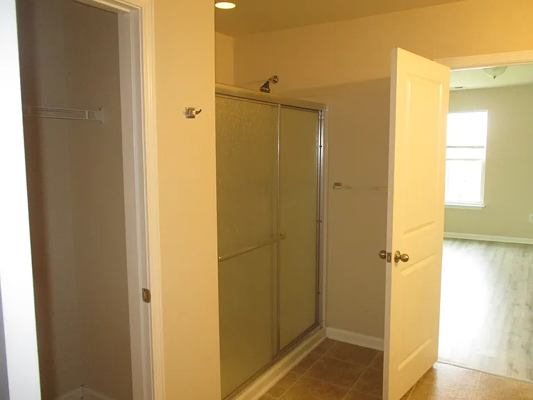 812 Hayes Point Cir — Photo 15