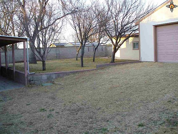 3rd image of 1206 N Country Club Cir