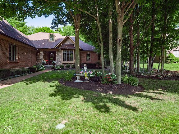 4th image of 21251 Carlton Ct