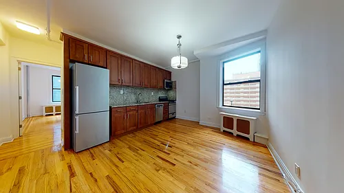 245 W 51st St Photo 1