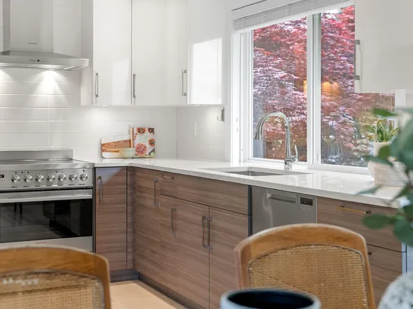 6235 Ashworth Ave, Burnaby, BC V5E 3T8