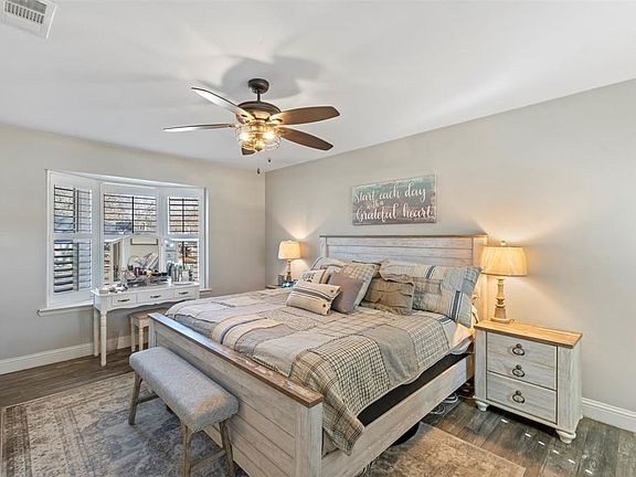 3rd image of 202 Channelview Dr