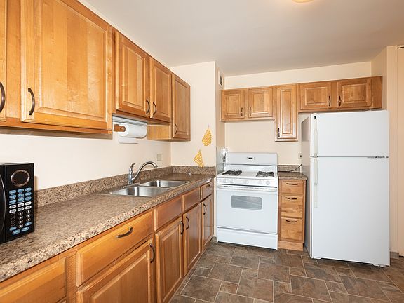 4th image of 4800 S Lake Park Ave APT 2102