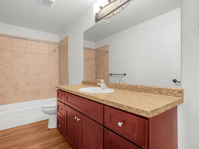 Logan Gateway Apartments — Photo 23