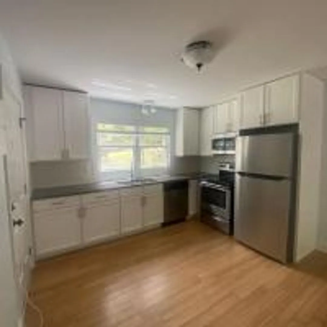 605 N Greensboro St — Photo 4