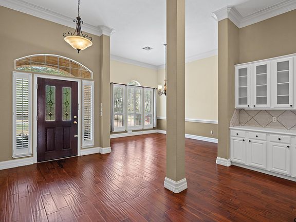 3rd image of 709 Benbrook Ct