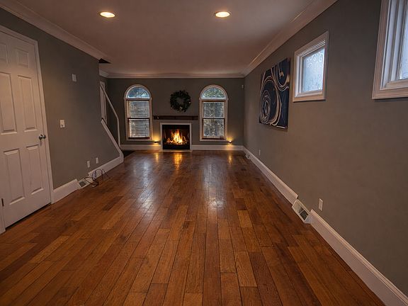 4th image of 213 Virginia St #1