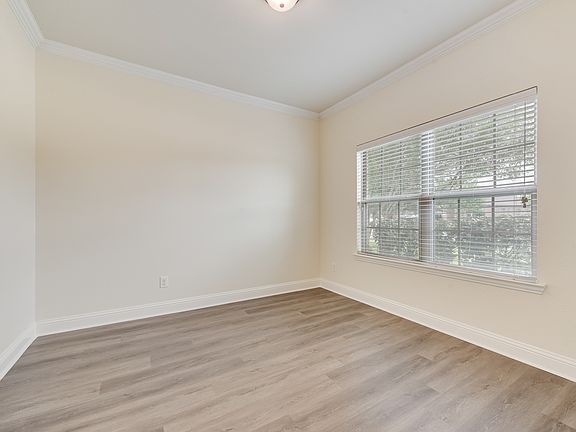 4th image of 621 Dogwood Dr