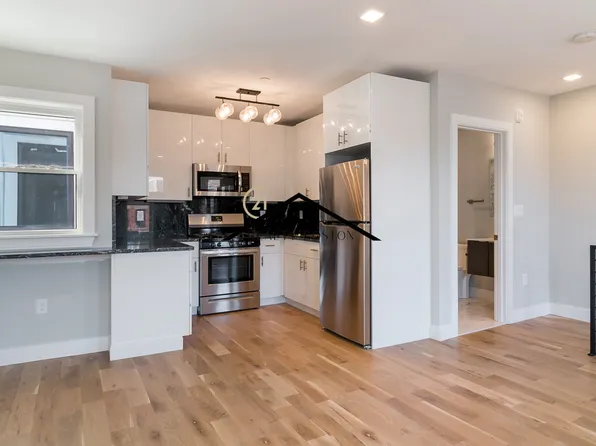 40 Chelsea St, Boston, MA