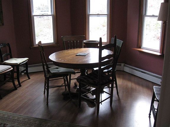 5th image of 52 Dubois St