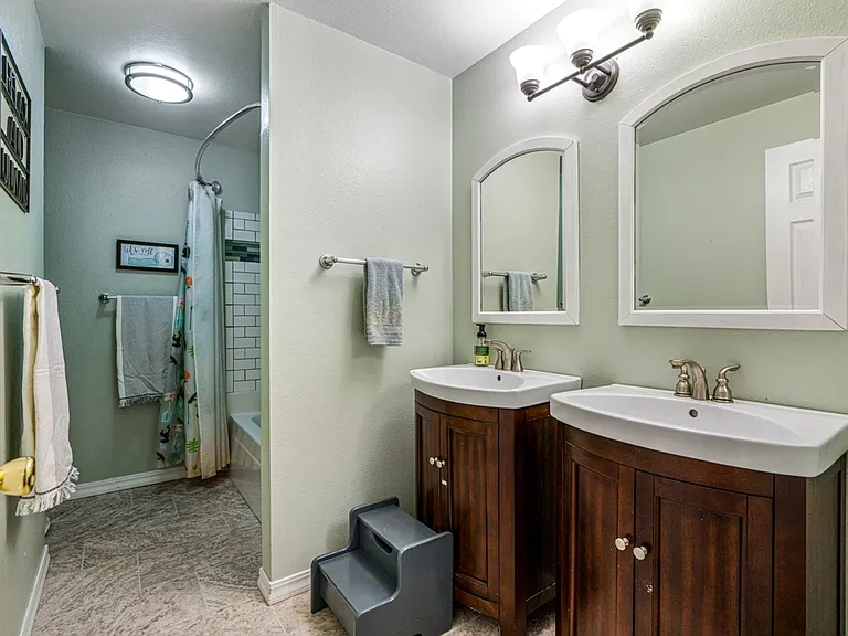 2752 Robinhood Ln NW — Photo 15