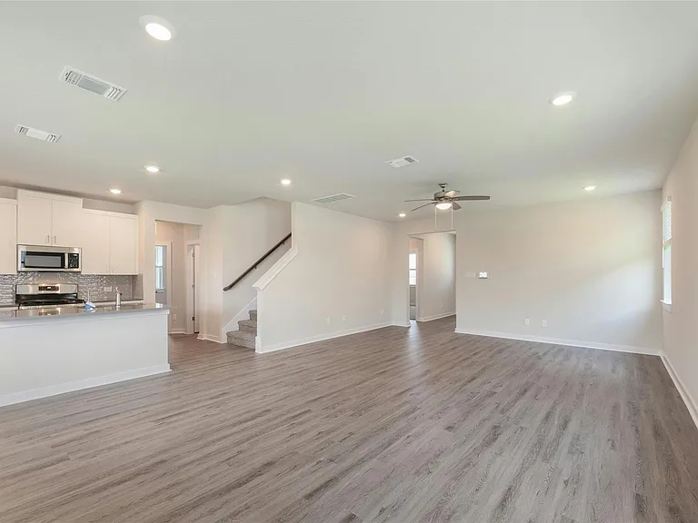 512 Clearlake Dr — Photo 7