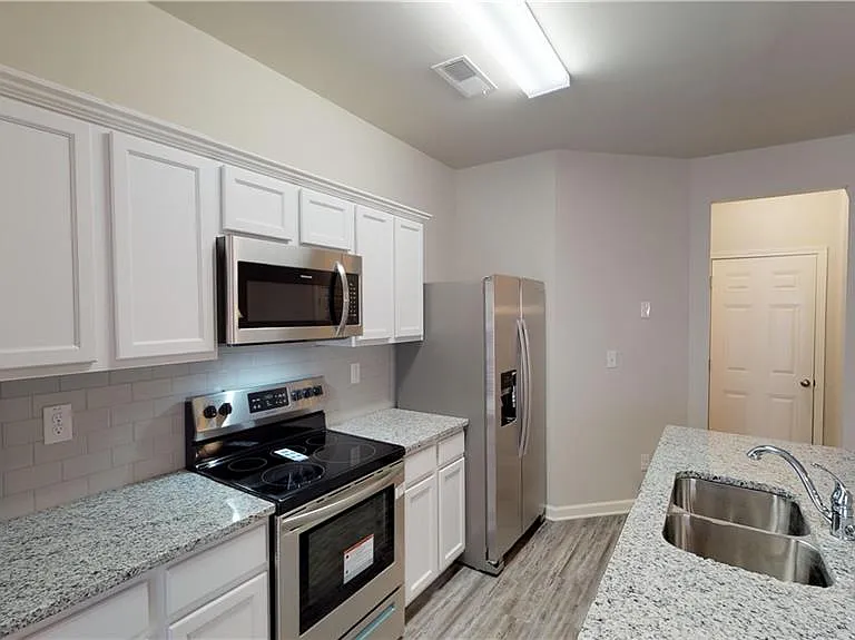 4048 Kingsbrook Blvd — Photo 2
