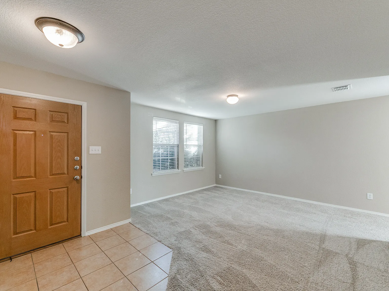 5 bed, 3445 sqft, $2,700 — Photo 3