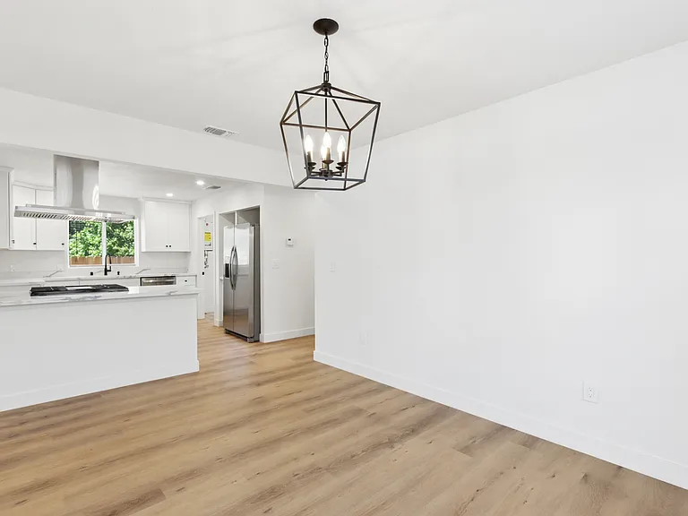 3821 15th Ave — Photo 16
