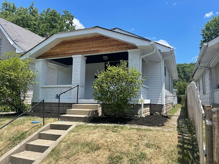 1637 S State Ave — Photo 3