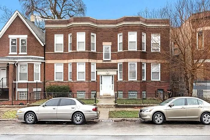 2 bed, 900 sqft, $1,600 — Photo 1