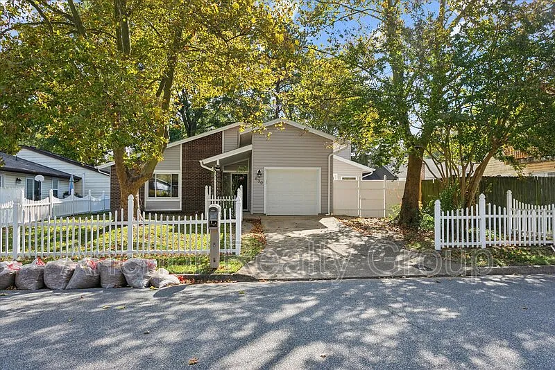 630 Orangewood Dr