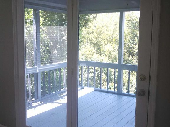 FULLY SCREENED SIDE DECK