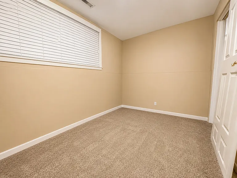 1814 Glendale Ave — Photo 6