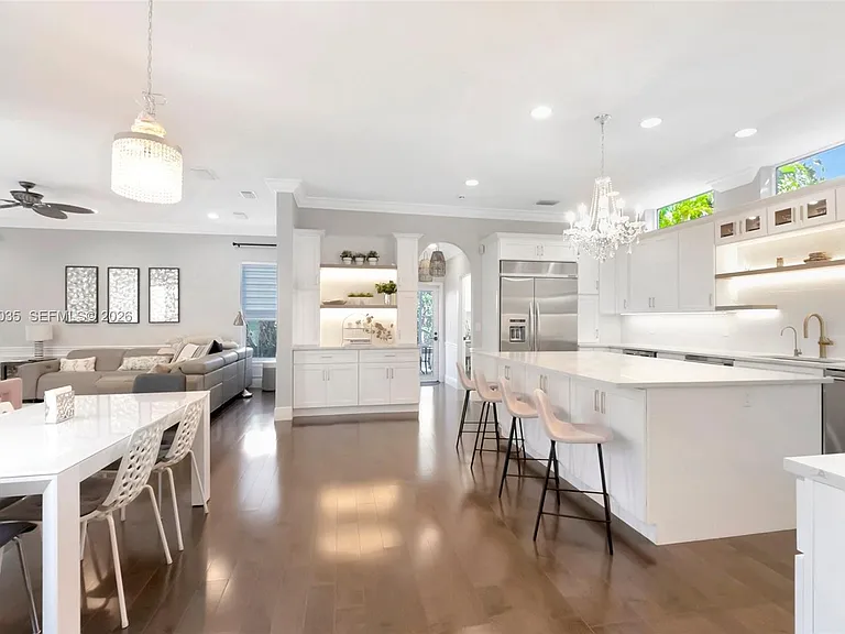 375 SW 16th St — Photo 7