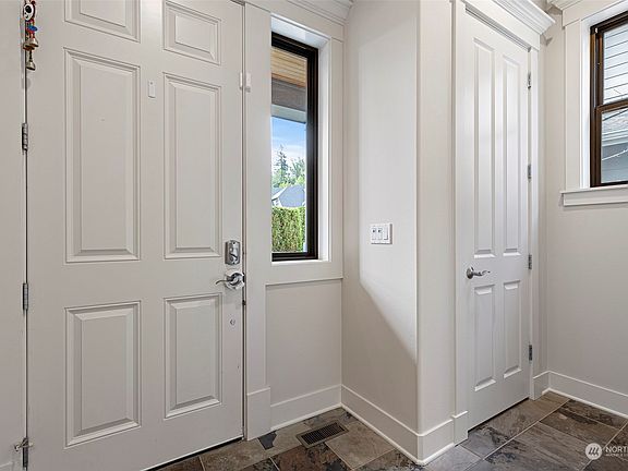 4th image of 23518 NE 13th Place