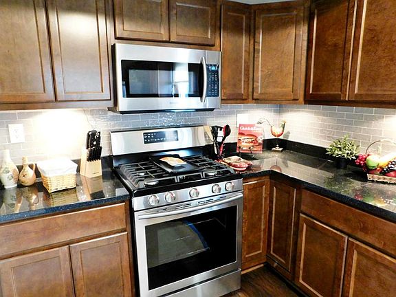 4th image of 4956 W Medford Ave