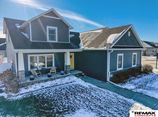 225 Knotty Pine Ln, Seward, NE 68434