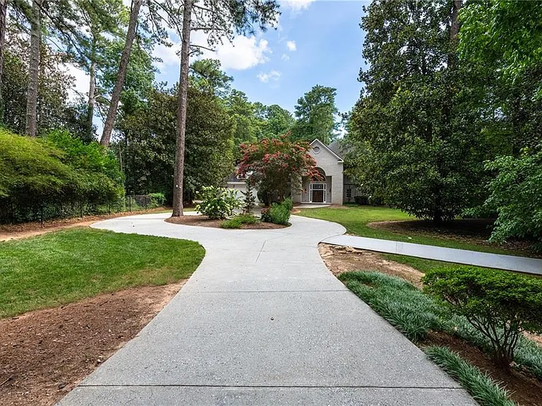 680 W Paces Ferry Rd NW — Photo 42