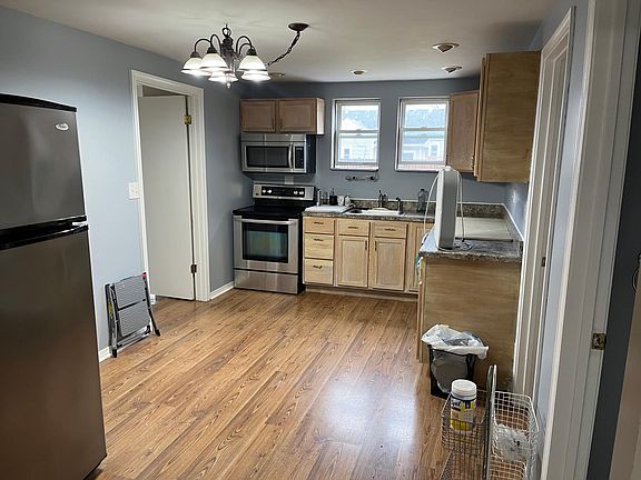 5th image of 9625 Merton Ave