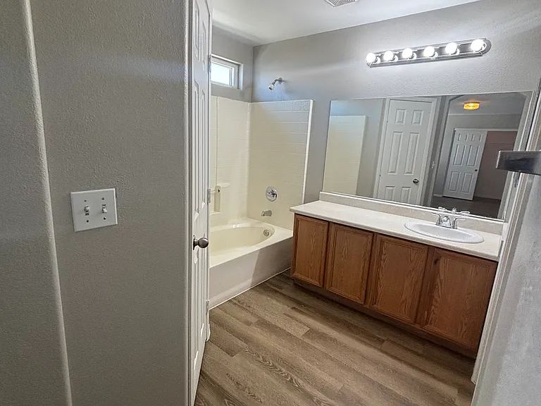 6081 Las Nubes Dr — Photo 13