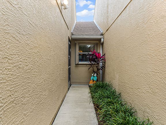 2nd image of 2259 Hawks Cove Cir #2259