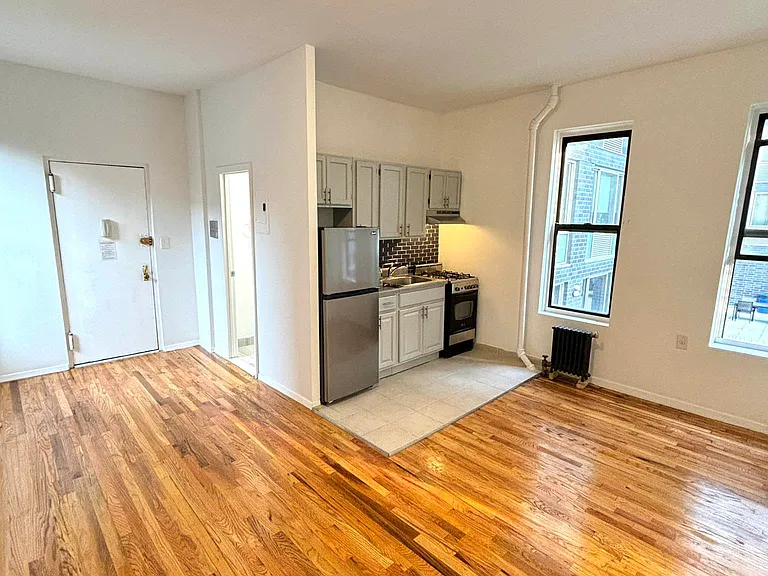 11 Avenue D #11 — Photo 3