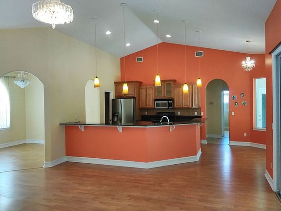 2nd image of 18 Farnum Ln
