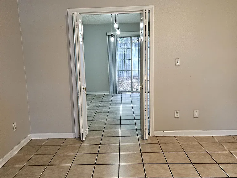 2388 Gregory Dr — Photo 9