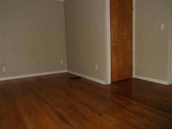 5. 112 Summit Upper Living Room 2