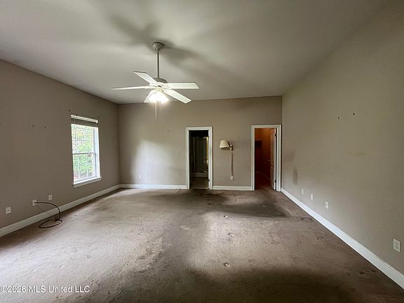 5th image of 82 N Hill Dr W