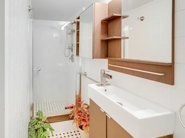 160 East 26th Street image 4 of 7