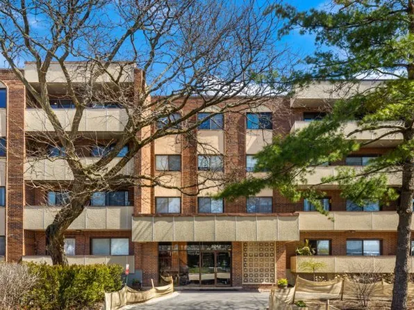 9242 Gross Point Rd APT 407, Skokie, IL 60077