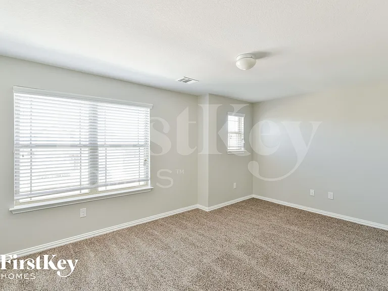 9006 Bowring Park — Photo 12