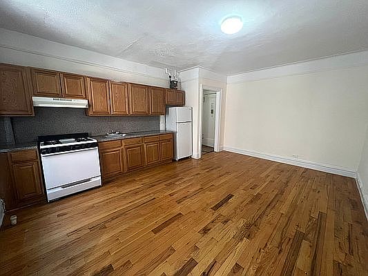 1st image of 21 Seaman Ave #L