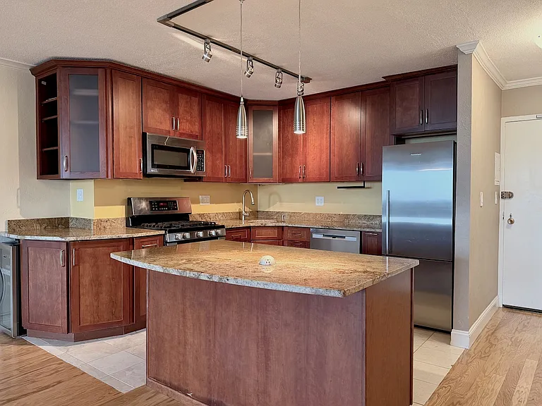 9 Hawthorne Pl #7J — Photo 6