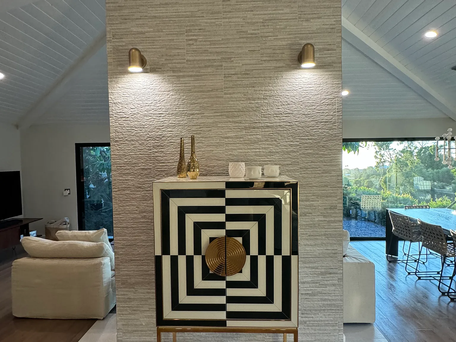 1402 Rodeo Dr — Photo 4