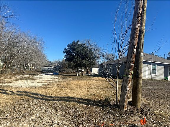 3rd image of 1812 N Hill St